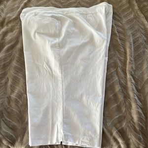 Terra & Sky white capris 3x